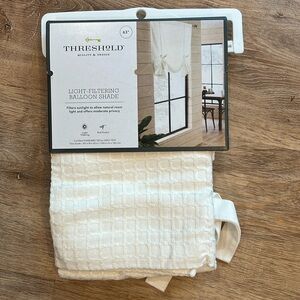 NWT light filtering balloon shade 42”x63”